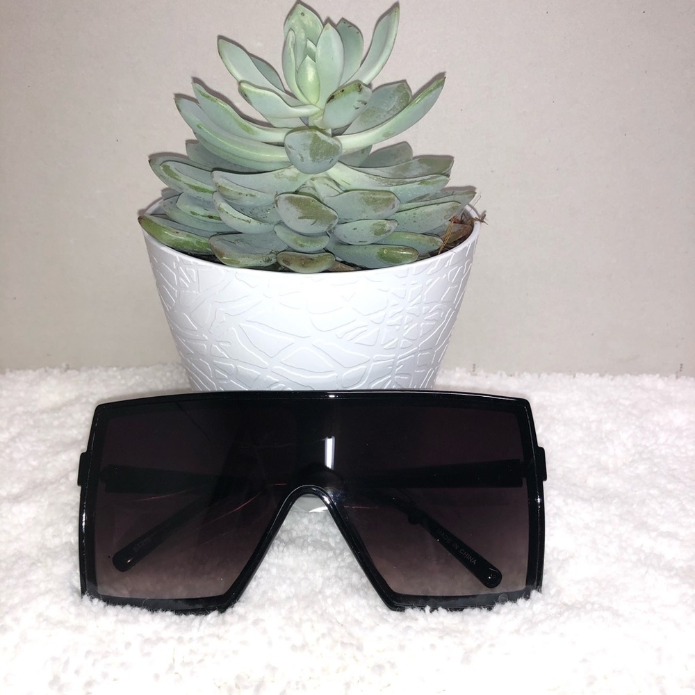❤️SOLD OUT❤️ Dark Knight Square Glasses